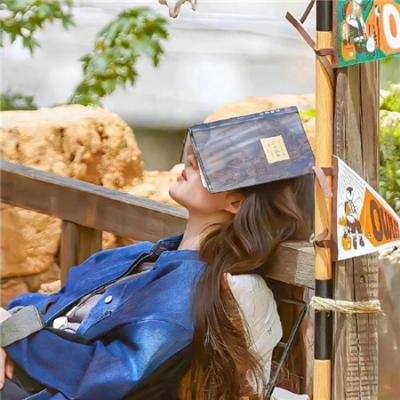 企业家之子晒豪宅名表，品牌方解约，72小时引热议